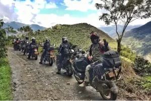 adventure-motorcycle-convoy-mountain-trail