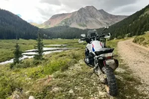 adventure-riding-scenery-jocelin-snow-tours